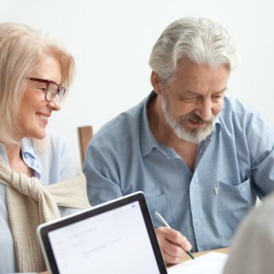How to choose the right travel insurance for seniors