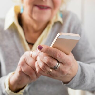 Top mobile apps for seniors that make everyday life easier