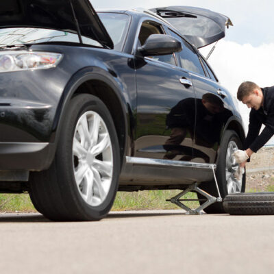 4 common mistakes made while changing a flat tire